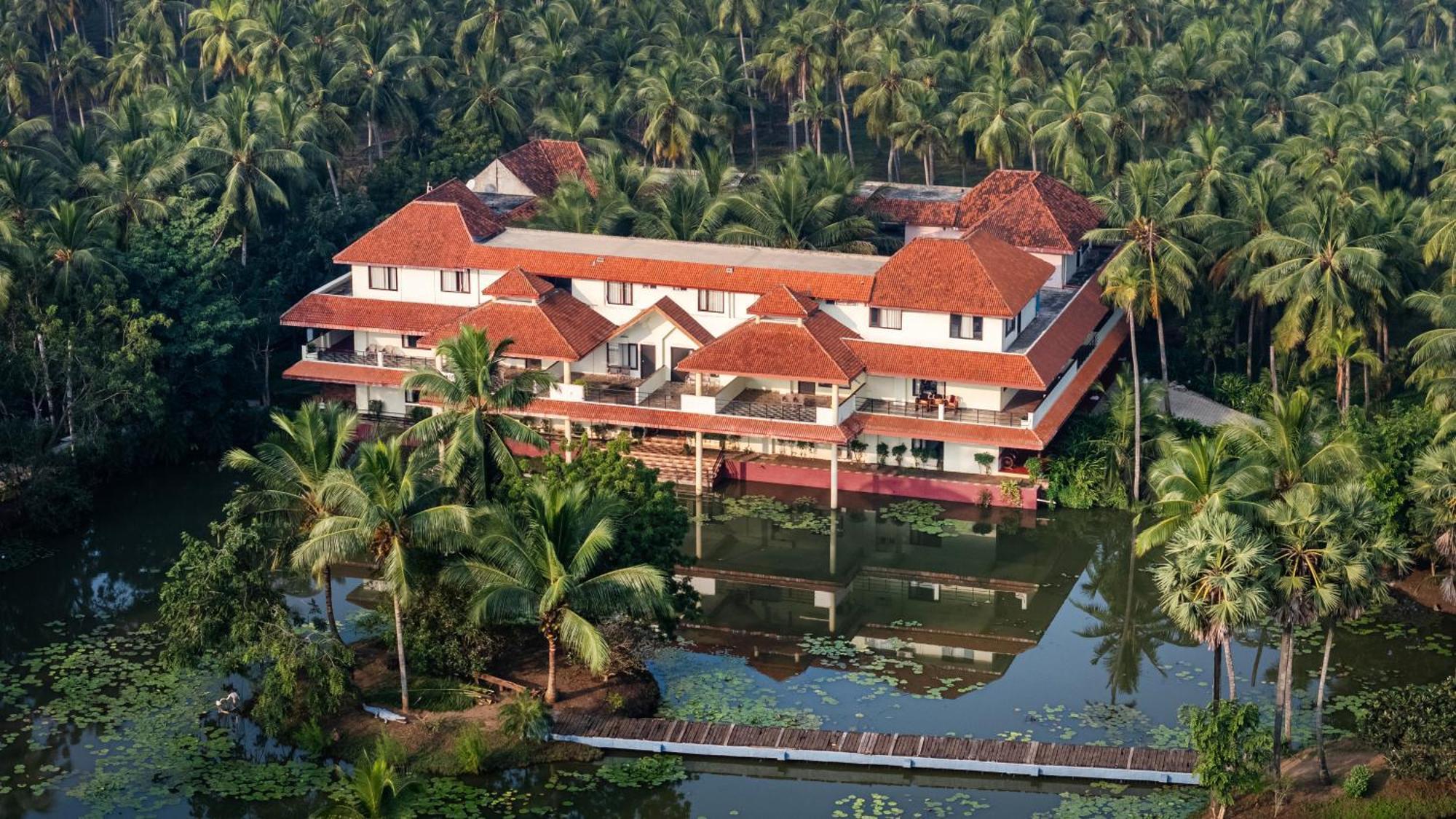 Hotel Sterling Palavelli Godavari Rāzole Exterior foto